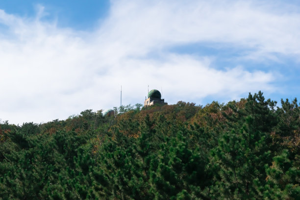 中国大连一座山上的城堡图片下载