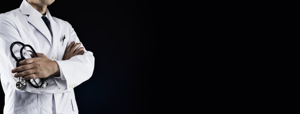 医生与文本空间上的黑色背景图片下载