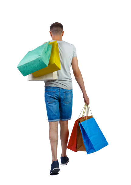 带着购物袋的男人的后视图。人在运动。图片下载
