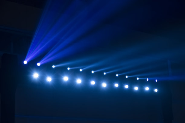 舞台上五彩缤纷的灯光图片下载