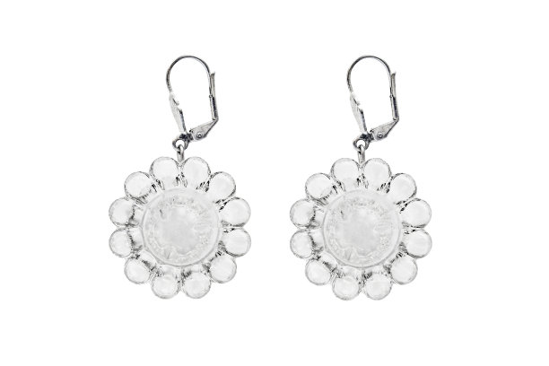 水晶耳环孤立图片下载