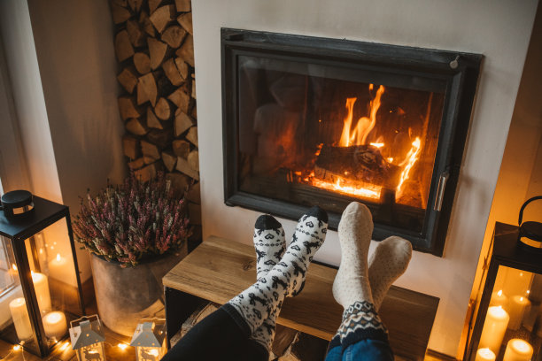 壁炉旁的冬日图片下载