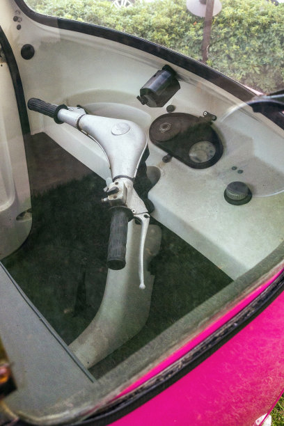 三个轮子的摩托车图片下载