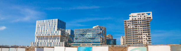 这是摩洛哥卡萨布兰卡的典型街道。市中心的卡萨布兰卡图片下载