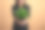 一位戴眼镜的年轻女子把一朵花放在花盆里。拯救地球图片下载
