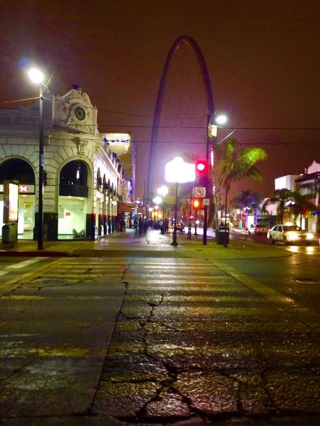 提华纳在晚上图片下载
