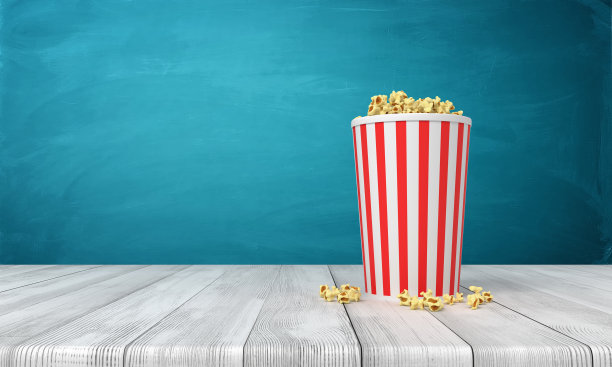 爆米花桶的3d渲染在靠近蓝色墙壁的木制表面上与复制空间。图片下载