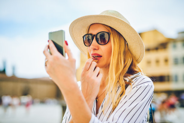 我要把这座城市刷成红色图片下载