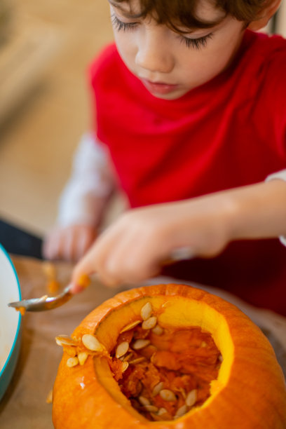 南瓜雕刻的乐趣图片下载