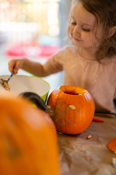 南瓜雕刻的乐趣图片下载