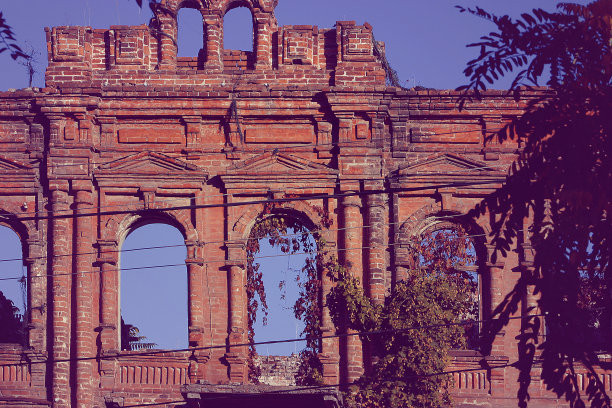 被毁的房子只有一堵墙图片下载