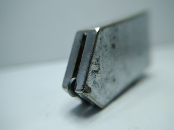 白色背景上的玻璃切割者的照片图片下载