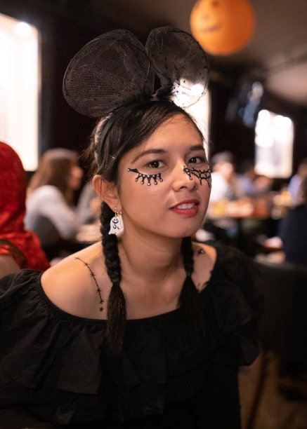 亚洲女人的肖像在万圣节服装图片下载