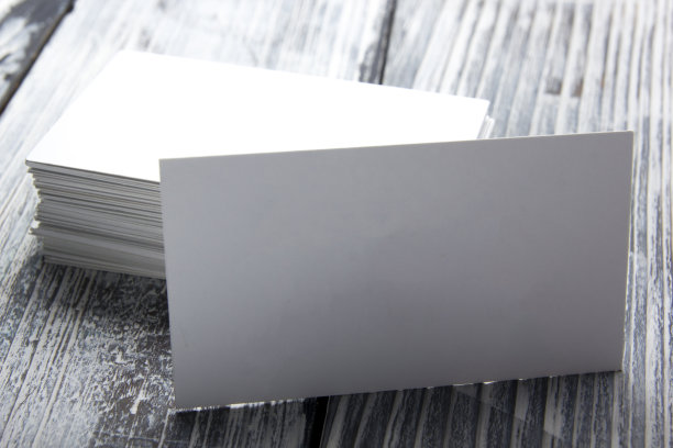 名片空白。模型上的彩色背景。平的。文本复制空间图片下载