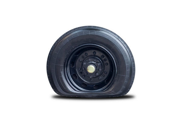 新的平板汽车卡车轮胎分离的白色背景裁剪部分图片下载