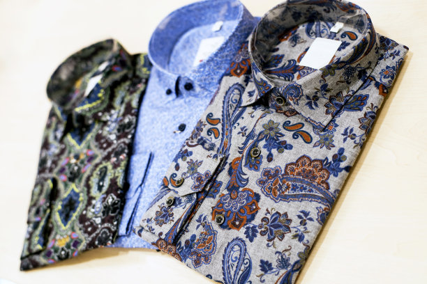 男士服装店，不同的衬衫图片下载