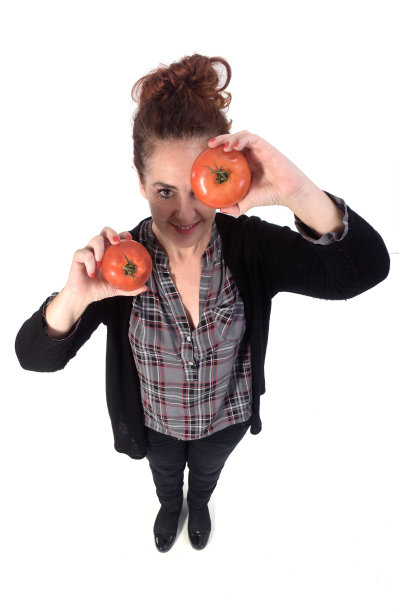 白色背景和食物的女人图片下载