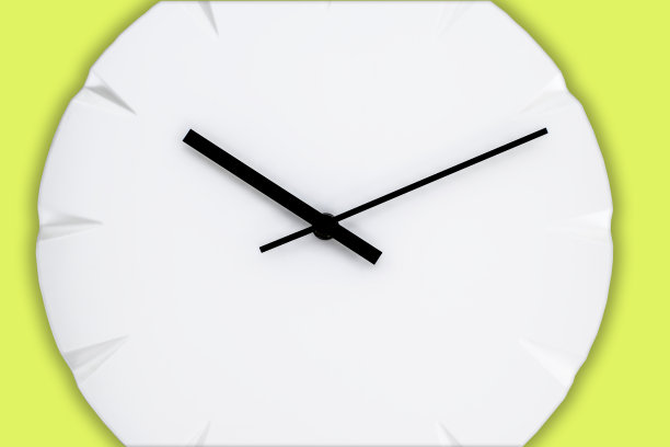 白色挂钟。图片下载