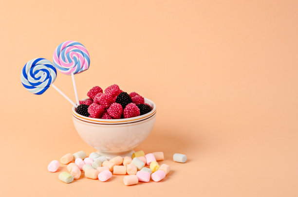 杯子里的软糖和棉花糖图片下载