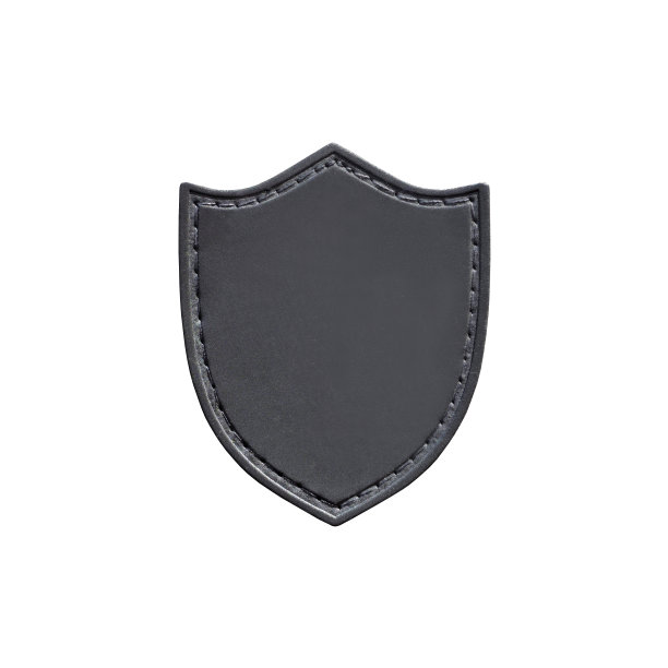 在白色背景上隔离的盾牌形式的皮革补丁。雪佛龙公司图片下载