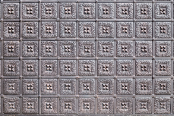 金属栅栏花纹纹理。一个现代金属保护墙装饰的特写。图片下载