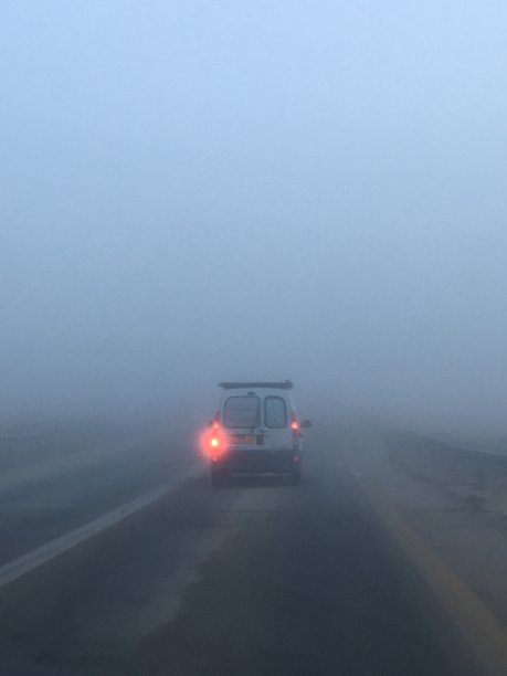 雾蒙蒙的天图片下载