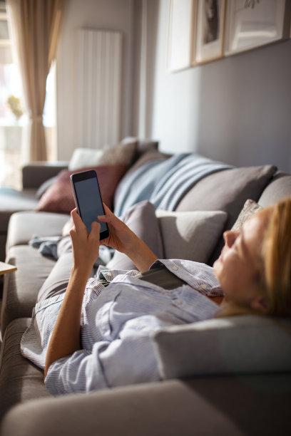 女人使用电话图片下载
