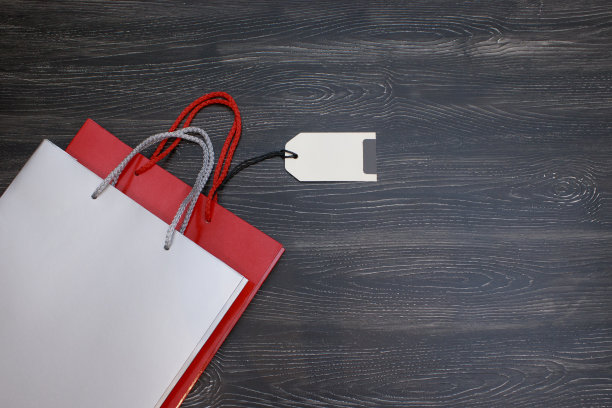 黑色星期五的促销标语。特殊日子的模型，空白的标识和文字黑板。孤立的黑色木材纹理背景图片下载