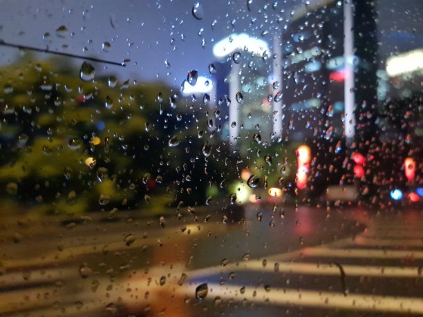 透过深圳的雨窗看图片下载