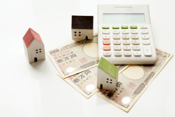 玩具屋和计算器。图片下载