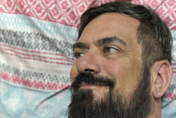 中年胡须的男人图片下载