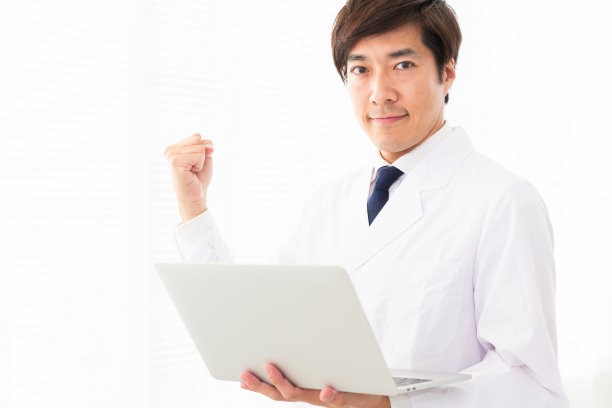 穿白大褂的男人，图片下载