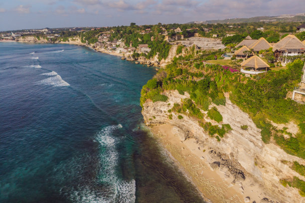 空中射击。无人机上的照片。印尼巴厘岛海滩梦幻乐园图片下载