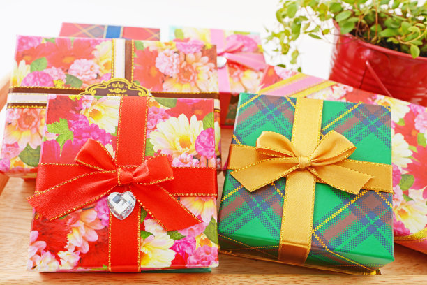 带丝带的豪华礼盒图片下载