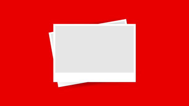 相框模板孤立在红色背景，相框照片拼贴在红色为横幅，简单的矩形相框，相框，纸相框空堆叠图片下载