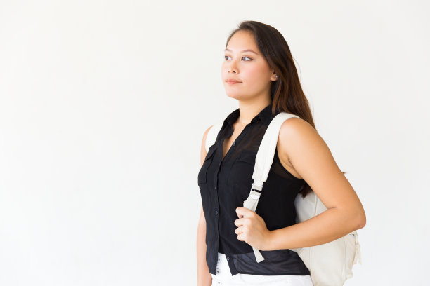 沉思的少女背着背包图片下载