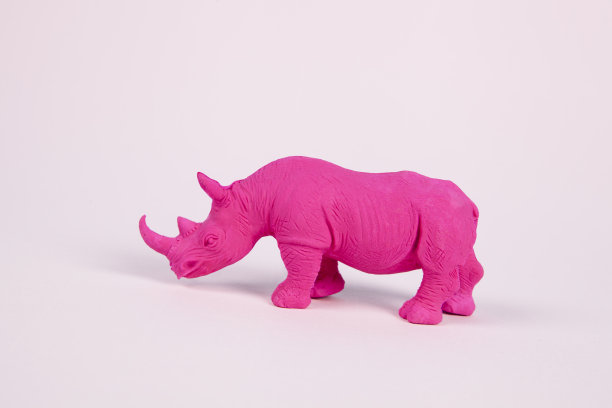 粉色波普塑料犀牛图片下载