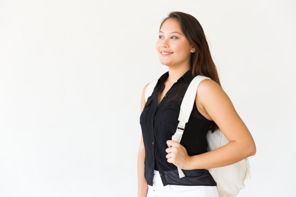 快乐快乐的少女背着背包图片下载