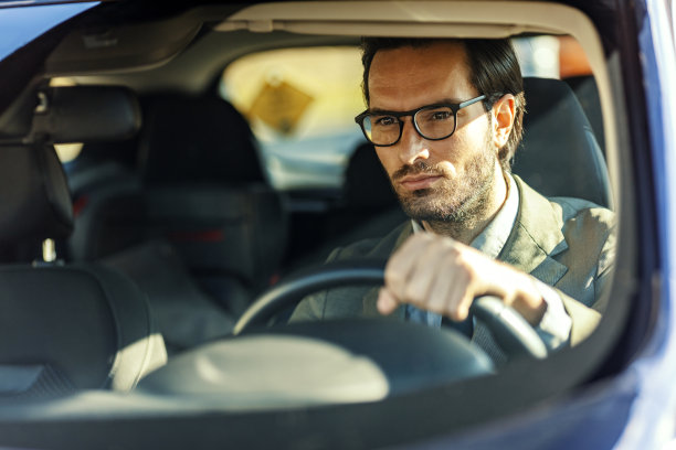 我不敢相信路上有这么多车图片下载