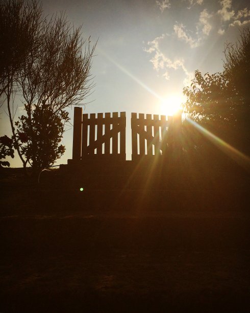 光线来自上面的大门图片下载