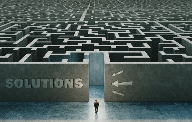 商人站在迷宫的入口前。解决方案的概念。三维渲染图片下载