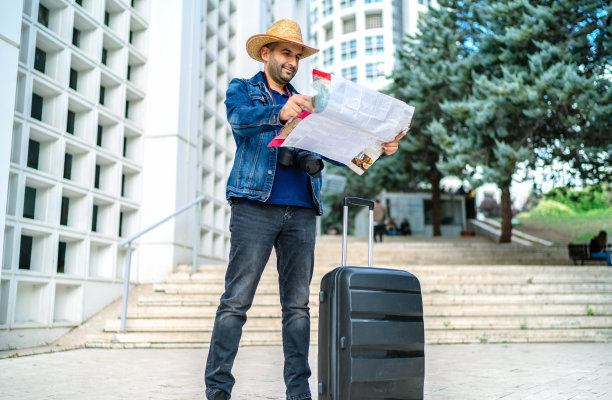 游客在看城市地图图片下载