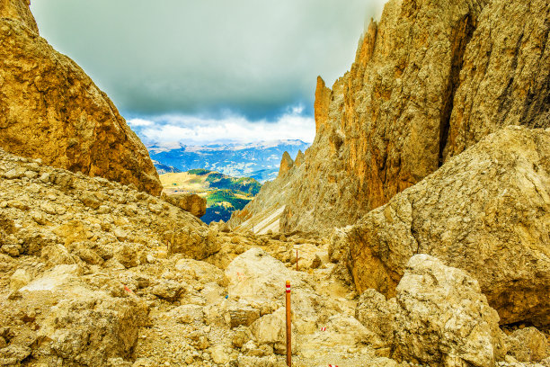 风景优美的徒步旅行路线白云石阿尔卑斯山，意大利图片下载
