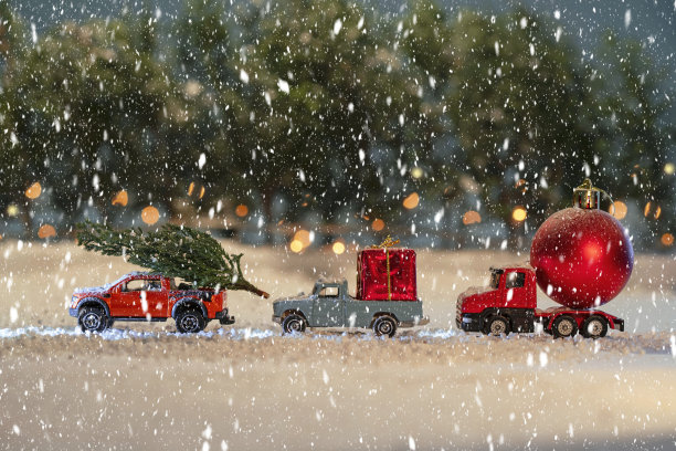 玩具汽车和圣诞礼物图片下载