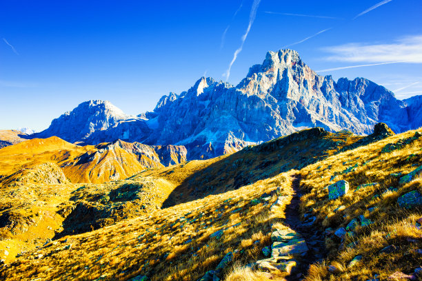 风景优美的徒步旅行路线白云石阿尔卑斯山，意大利图片下载