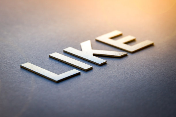 单词像写的白色固体字母图片下载