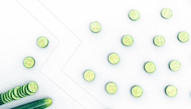 新鲜黄瓜平铺组成圆切片组概念暑假-水果和蔬菜在绿色的粉彩背景- 3d渲染图片下载