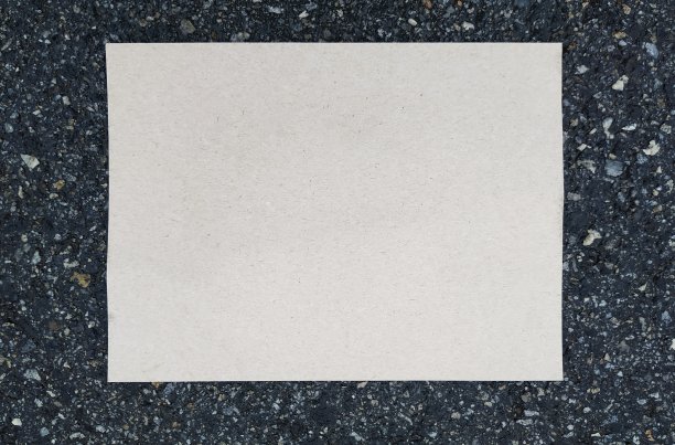 灰色背景上的一张白纸图片下载
