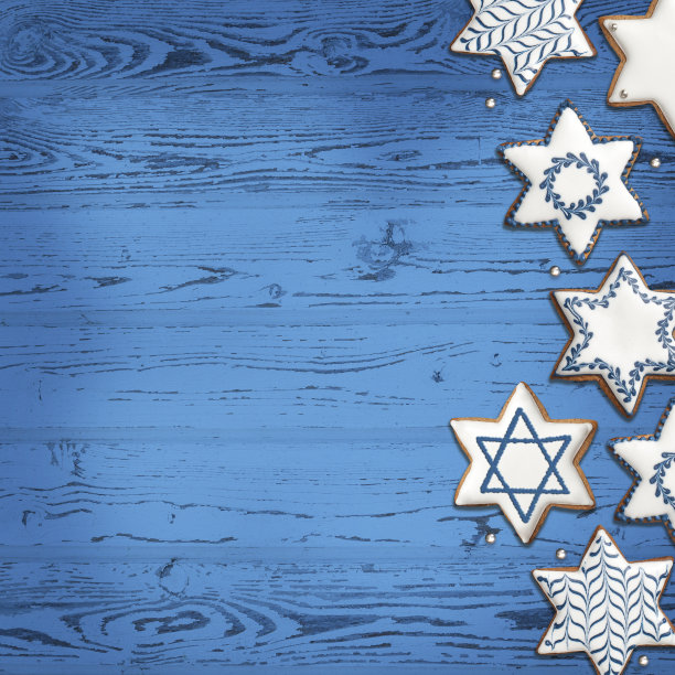 带有大卫之星的木制背景上的星形饼干图片下载