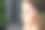 年轻的美容师白种女孩持有模特的眉毛矫正图片下载